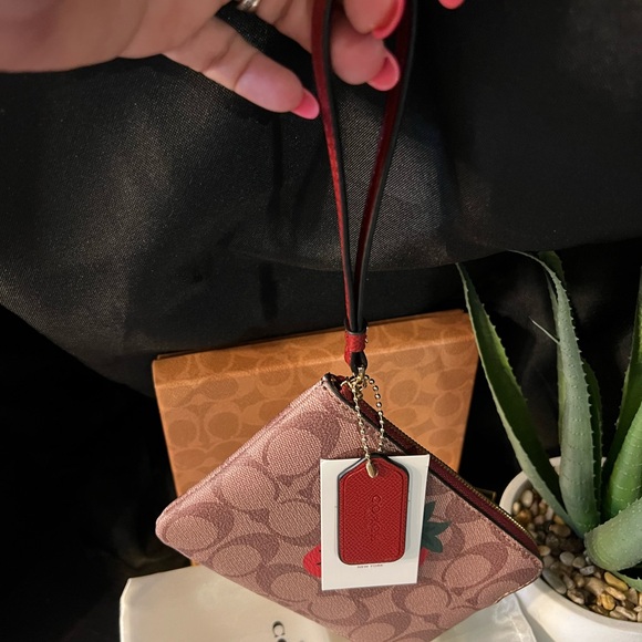 Coach Strawberry Signature Wristlet | NWT |Canvas w/ Box & Dust Bag - Picture 5 of 11